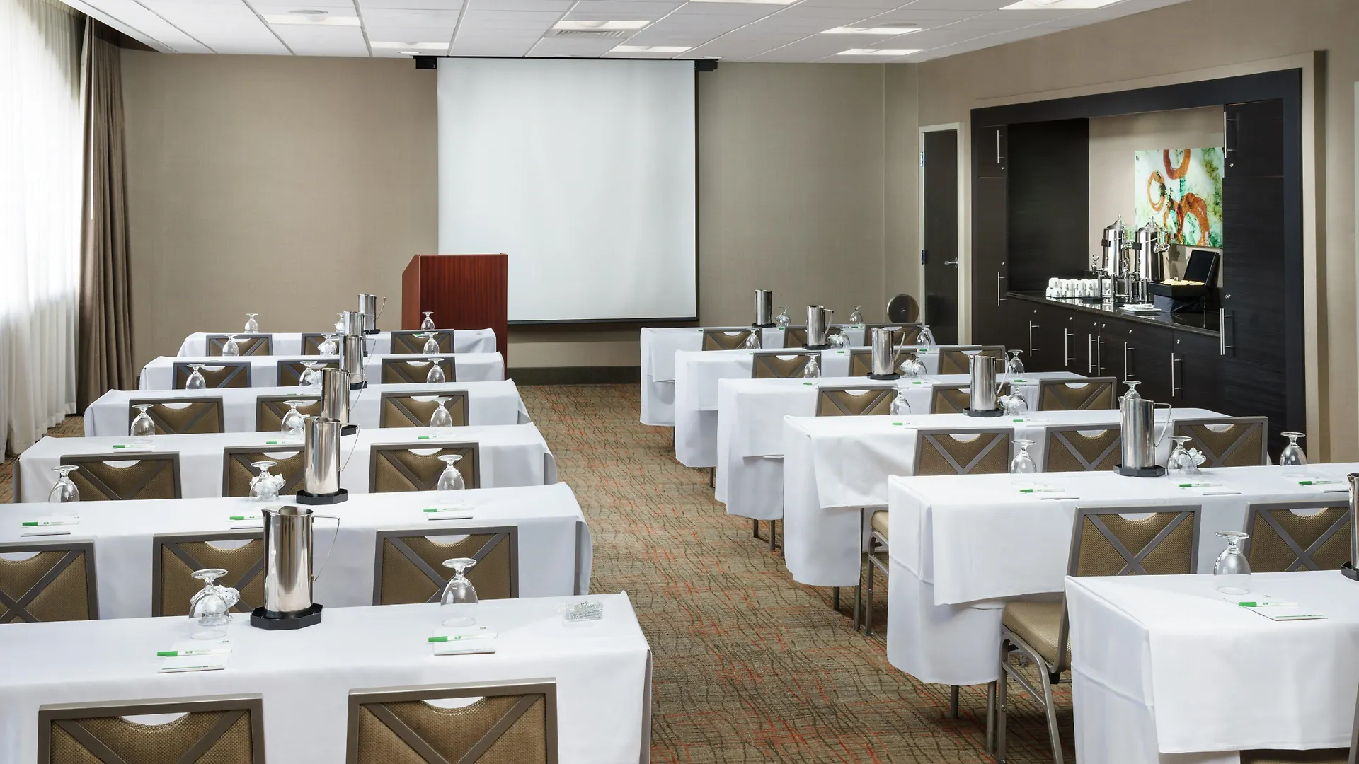 Hilton Garden Inn Charlotte Uptown Hotel